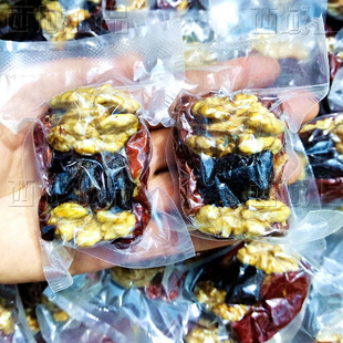食用 包邮 新疆特产枣夹核桃夹黑加仑葡萄干混合坚果500克散货