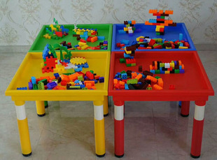 儿童塑料积木桌沙水盘玩水益智玩具桌幼儿园大小颗粒积木桌椅 包邮