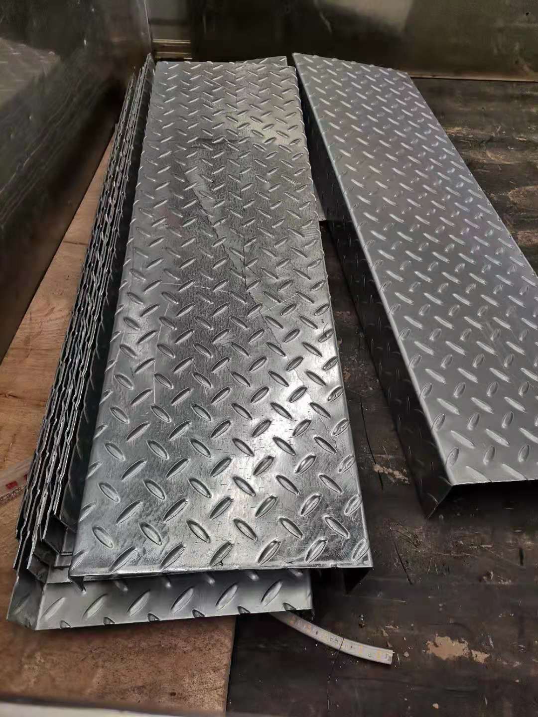 镀锌钢板 防滑板 楼梯不锈钢扶手 平板