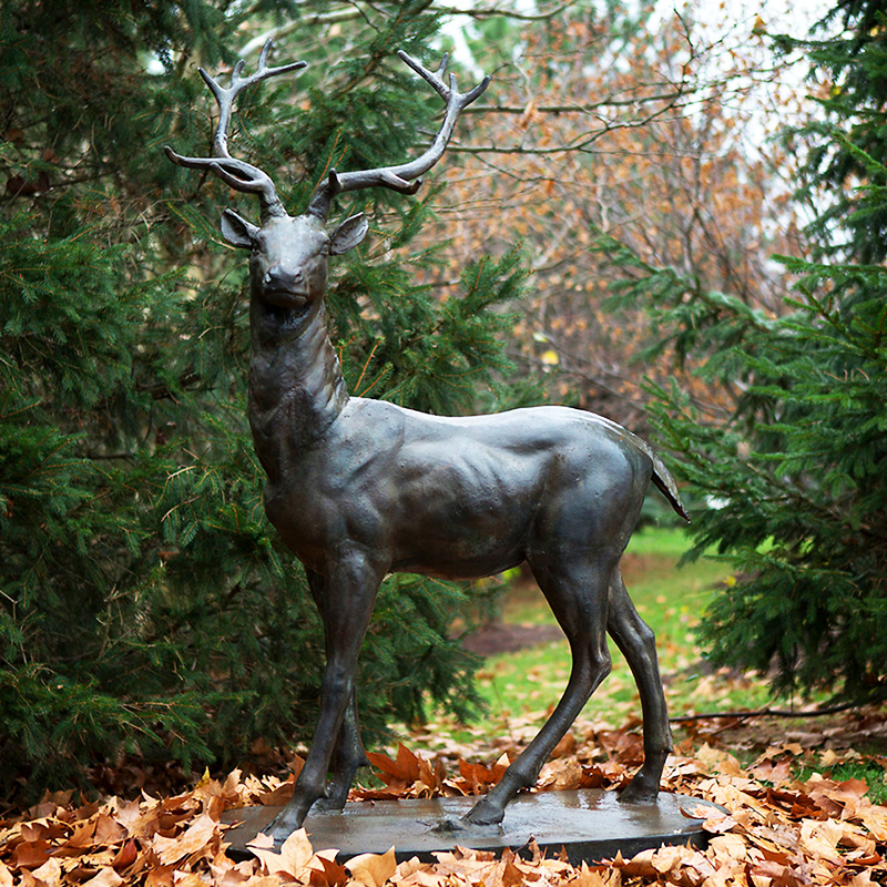 玻璃钢鹿雕塑动物雕塑定制加工园林景观雕塑摆件加工制作厂家