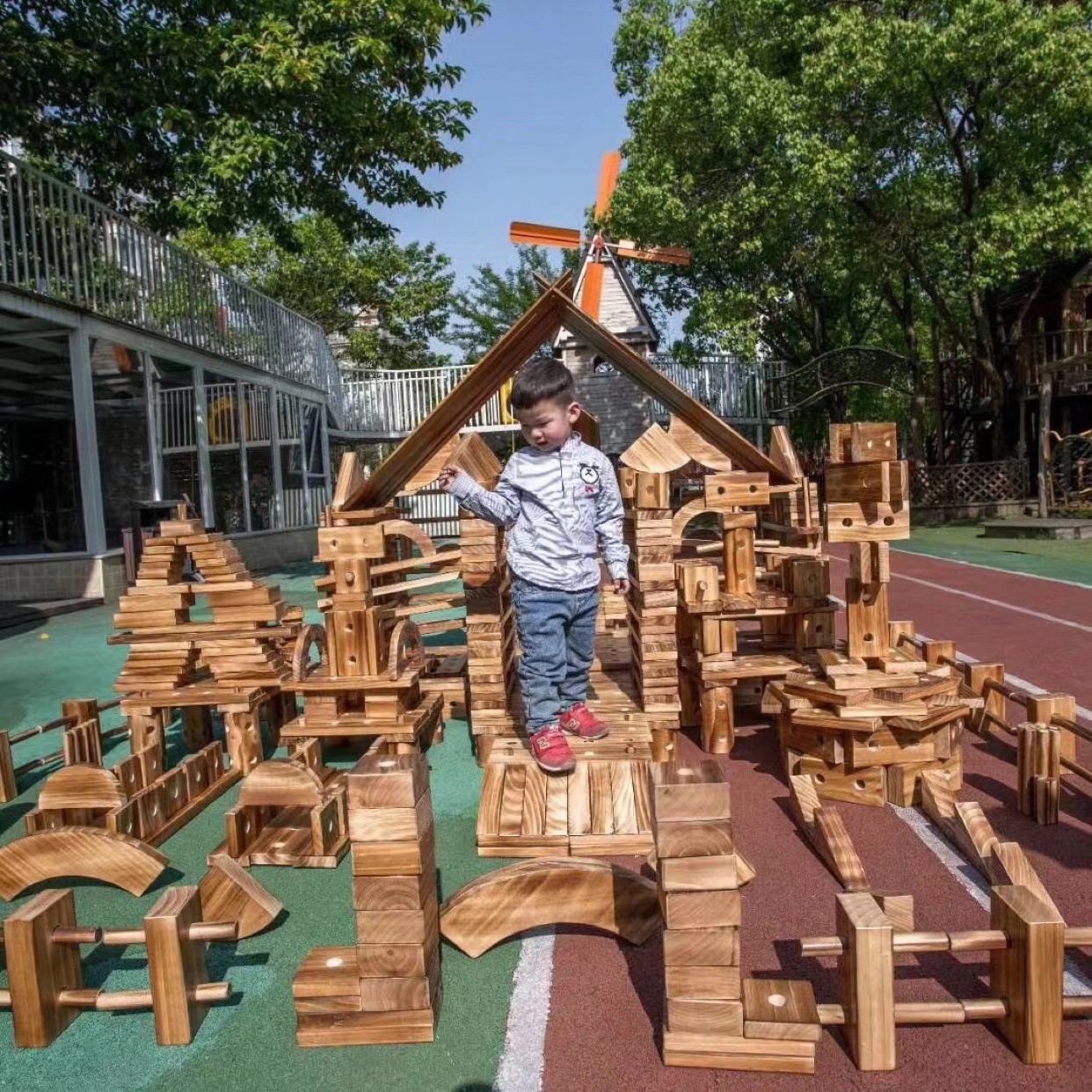 幼儿园户外大型建构碳化超大块防腐砖块实木搭建室外拼搭积木玩具