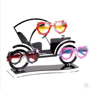 创意车型亚克力眼镜展示架太阳镜墨镜橱窗陈列道具直行车眼镜展架