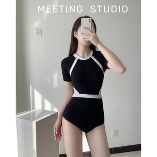 游泳衣女保守新款 时尚 韩国ins黑色连体运动遮肚显瘦温泉度假泳装