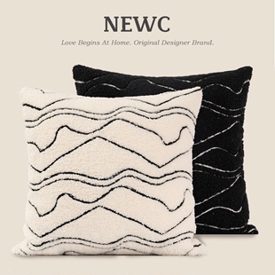 NEWC新宸优品现代轻奢羊羔绒线条抱枕客厅沙发黑白波浪纹高端靠垫