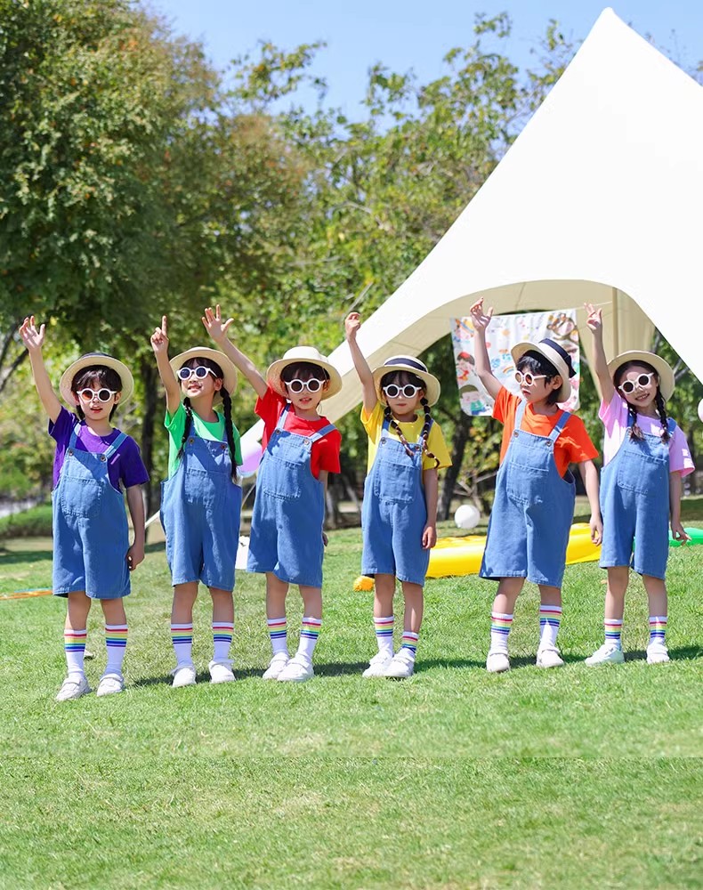 幼儿园合唱班服 套装 六一儿童啦啦队演出服糖果色T恤小学生背带裤