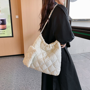 韩国大学生单肩包上课通勤羽绒服包包 大容量托特包包女士2023新款