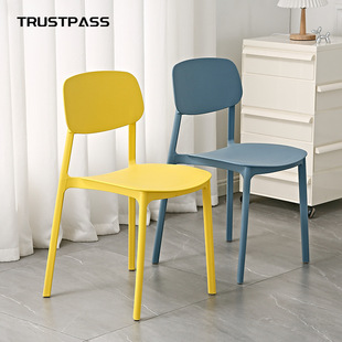 和为家具可堆叠北欧餐椅现代简约塑料椅子ins靠背凳子创意网红椅