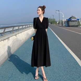 裙 连衣裙女夏季 2024新款 设计感收腰显瘦中长款 黑色V领短袖 赫本风
