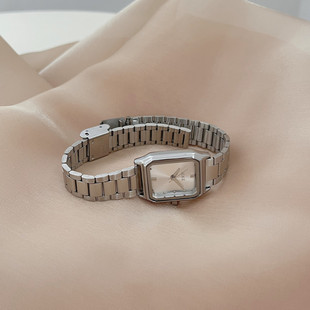 防水精致方形钢带石英女表 时尚 小众简约复古设计手表女ins风韩版