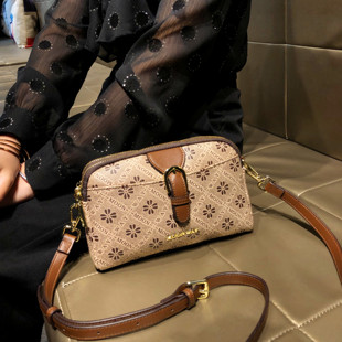 香港品牌斜挎包女2024新款 包包时尚 通勤小方包单肩真皮小包潮 夏季