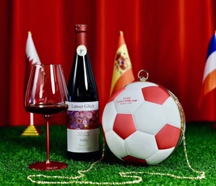 世界红酒杯2022卡塔尔世界杯足球杯创意水杯吉祥物葡萄酒红酒杯