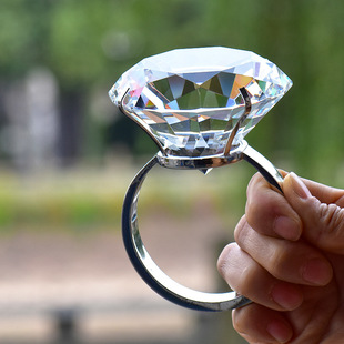 新年情人节大水晶戒指生日礼物恶搞怪送女友老婆女生求婚告白神器