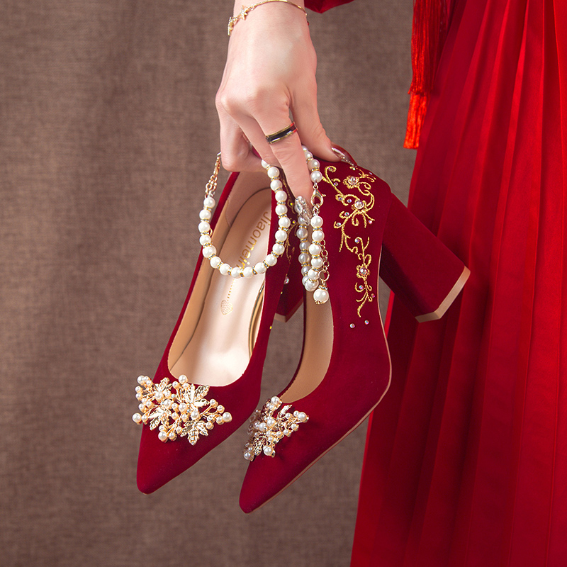 尖头粗跟结婚鞋 秀禾敬酒服可穿红色新娘鞋 中式 女孕妇 子2024年新款