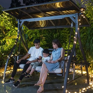 秋千户外庭院铸铝花园阳台室外防雨太阳能吊椅家用摇椅网红秋千椅