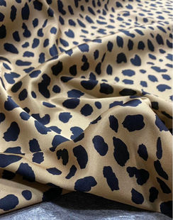 奶咖底黑色豹纹印花宽幅弹力桑蚕丝绸布料 高档斜纹真丝面料21新品