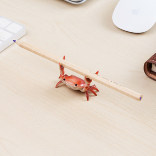 日本螃蟹笔架举重小螃蟹支架笔托礼物网红可爱猫咪笔搁万物皆可举